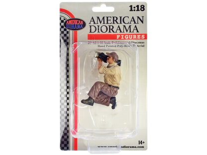 "4X4 Mechanic" Figure 7 for 1/18 Scale Models by American Diorama <h2>"4X4 Diorama</h2> <p>High-quality diecast model car perfect collectors and enthusiasts. Features detailed interior exterior crafts
