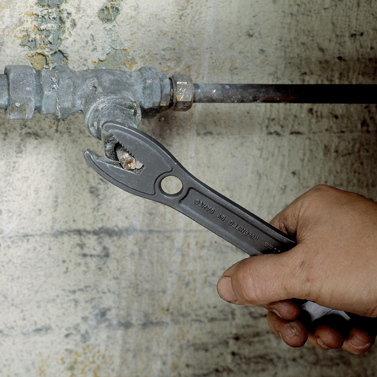 Bahco 8" Shark Wide Jaw Adjustable Wrench with Serrated Pipe Jaws and Phosphate Finish