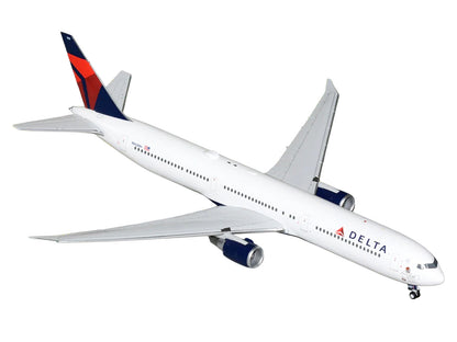 Boeing 767-400ER Commercial Aircraft "Delta Air Lines" (N482MH) White with Blue and Red Tail "Gemini 200" 1/200 T&y Diecast Model Airplane by GeminiJets