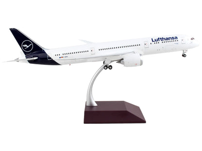 Boeing 787-9 Commercial Aircraft "Lufthansa" White with Blue Tail "Gemini 200" Series 1/200 Diecast Model Airplane by GeminiJets <h2>Boeing GeminiJets</h2> <p>High-quality car perfect for collectors a