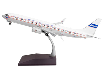 Boeing 737-900ER Commercial Aircraft with Flaps Down "Continental Airlines - United Airlines" (N75435) White Red and Blue Stripes "Gemini 200" Series 1/200 Diecast Model Airplane by GeminiJets <h2>Boe