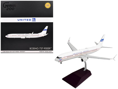 Boeing 737-900ER Commercial Aircraft with Flaps Down "Continental Airlines - United Airlines" (N75435) White Red and Blue Stripes "Gemini 200" Series 1/200 Diecast Model Airplane by GeminiJets <h2>Boe
