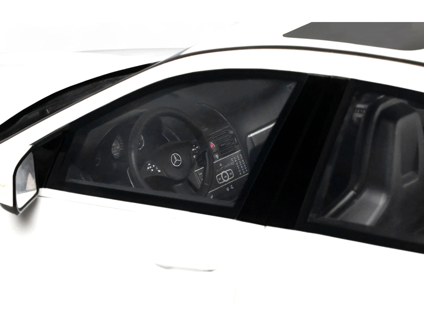 2007 Mercedes-Benz C63 AMG Diamond White 1/18 Model Car by GT Spirit