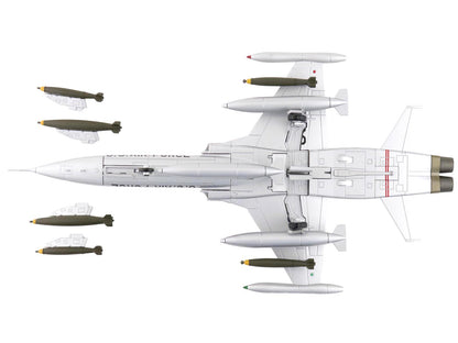 Northrop F-5A Freedom Fighter Aircraft "38381" (1960s) United States Air Force "Air Power Series" 1/72 Diecast Model by Hobby Master