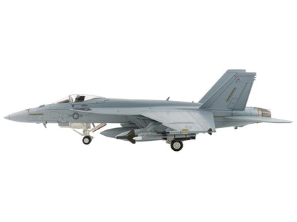 Boeing F/A-18E Super Hornet Fighter Aircraft "Dagger Team (with decals)" United States Navy "Air Power Series" 1/72 Diecast Model by Hobby Master
