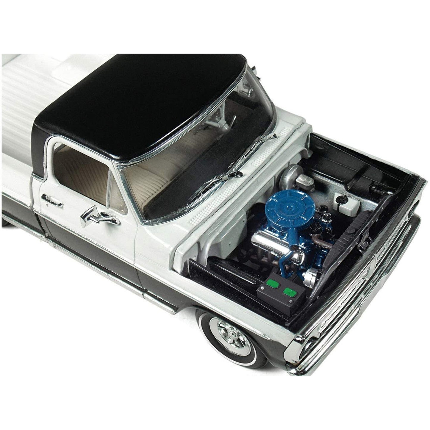 Skill 3 Model Kit 1972 Ford Sport Custom Pickup Truck 1/25 Scale Model by Moebius
