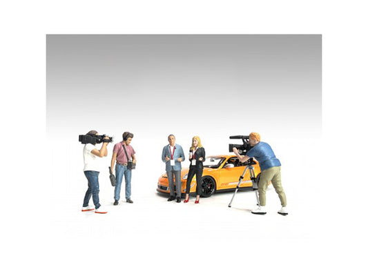 "On-Air" 6 piece Figures and Accessory Set for 1/24 Scale Models by American Diorama T&y