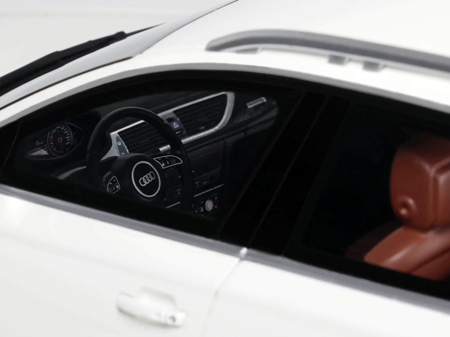 2015 Audi C7 All Road Ibis White 1/18 Model Car by Otto Mobile T&y