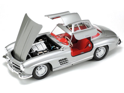 Model Kit Mercedes-Benz 300SL Gullwing 1/24 Scale Model by Tamiya