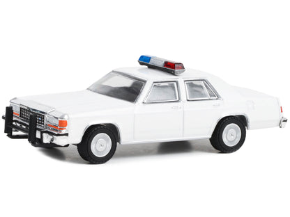 GreenLight 1980-1991 Ford LTD Crown Victoria Police White with Light Bar "Hot Pursuit" "Hobby Exclusive" Series 1/64 Diecast Model Car by <h2>1980-1991 Greenlight</h2> <p>High-quality perfect for coll