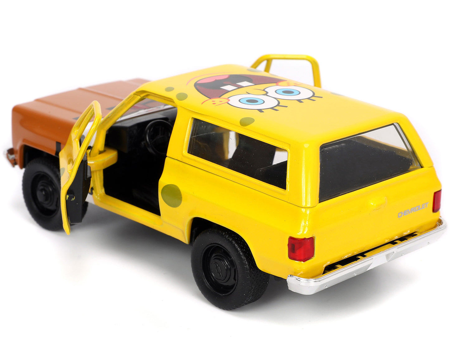 1980 Chevrolet K5 Blazer with SpongeBob SquarePants Diecast Figurine "Hollywood Rides" Series 1/32 Diecast Model Car by Jada