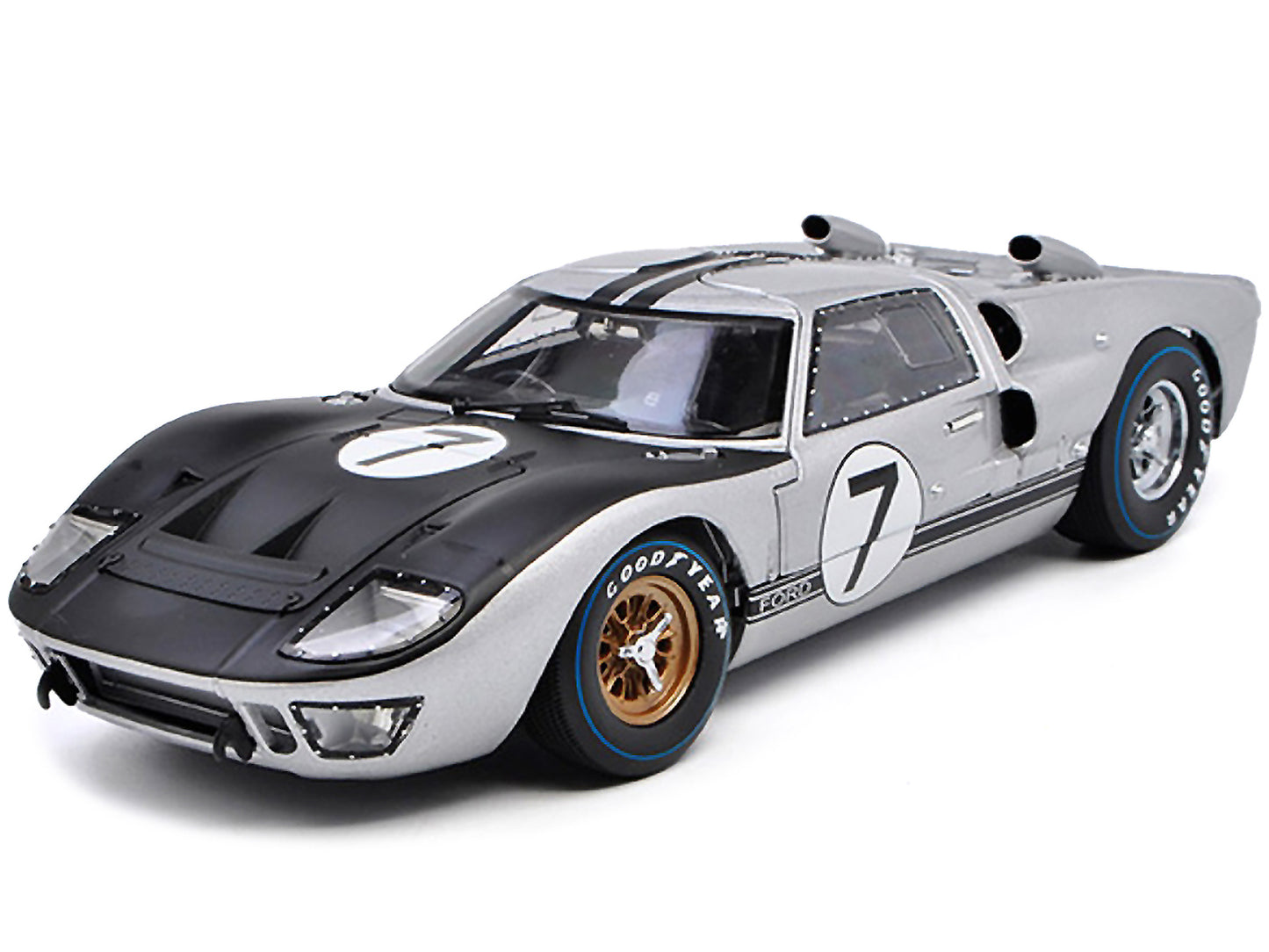 1966 Ford GT-40 MK II #7 Silver 1/18 Diecast Model Car by Shelby Collectibles